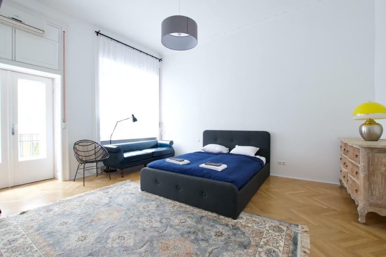 Luxury Apartment By Hi5 - Oktober 6 Street Budapest Exteriör bild