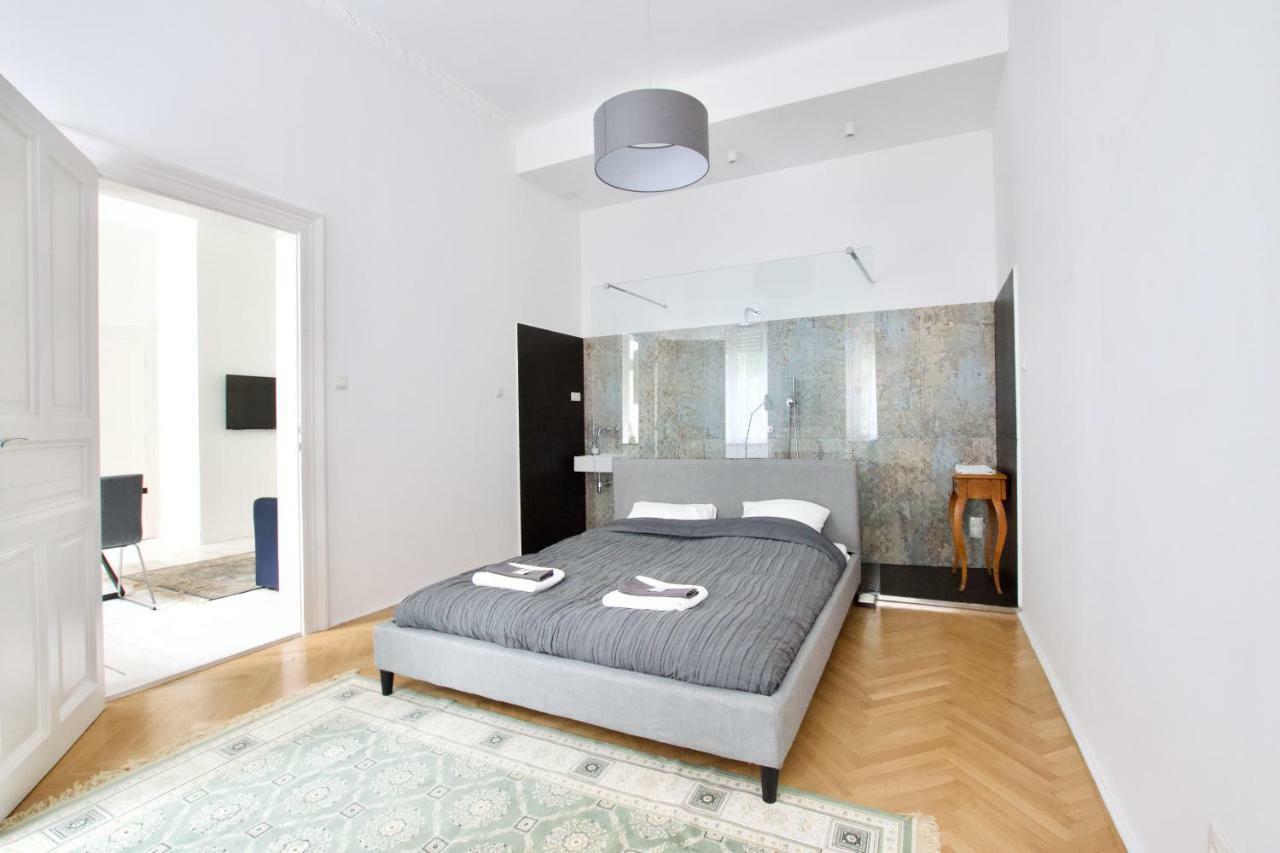 Luxury Apartment By Hi5 - Oktober 6 Street Budapest Exteriör bild